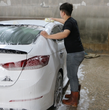 DİYARBAKIR'A ÇAMUR YAĞDI, OTO YIKAMACILARDA KUYRUK OLUŞTU