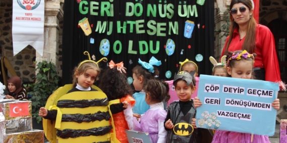 Atık Malzemelerden Çocuk Defilesi Düzenlendi