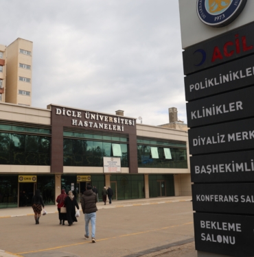 DİCLE ÜNİVERSİTESİ HASTANESİ DOKTORUNUN, AMELİYAT ETTİĞİ HASTADAN KUYUMCUNUN IBAN'INA PARA ATMASINI İSTEDİĞİ İDDİASI