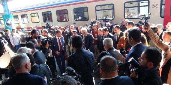 Turistik Diyarbakır Ekspresi Treni Davul ve Zurna Ile Karşılandı
