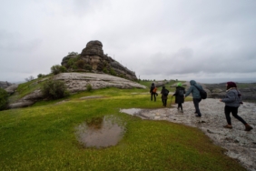 FOTOĞRAF SEVERLER YAĞMUR ALTINDA KEFRUN KALESİ'Nİ FOTOĞRAFLADI