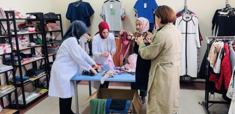 Şanlıurfalı Öğrenciler, İhtiyaç Sahibi Akranları İçin ‘Sevgi Mağazası’ Kurdu
