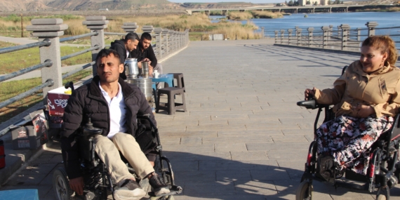 Engelli Çift, Közde Çay Satarak Hayallerindeki Evi Almak İstiyor