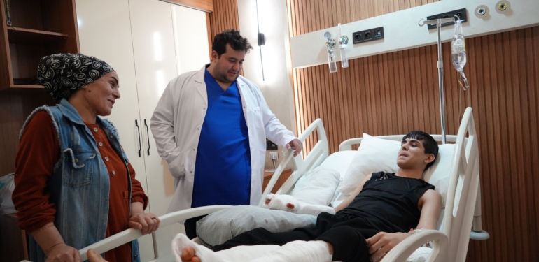 Makineye Kaptırdığı El Parmaklarının Yerine Ayak Parmağı Dikildi