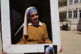 BATMAN'DA ÖĞRENCİLER ATIKLARDAN 'YÜRÜYEN TABLOLAR' YAPTI