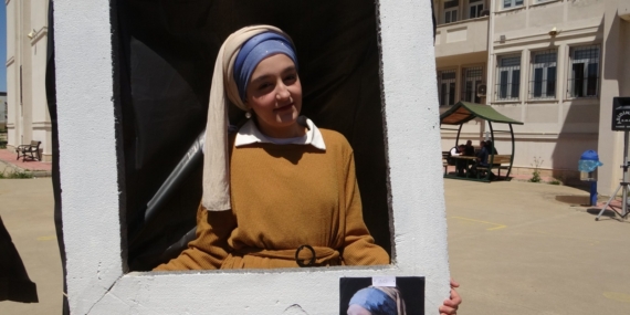 Öğrenciler Atıklardan ‘Yürüyen Tablolar’ Yaptı