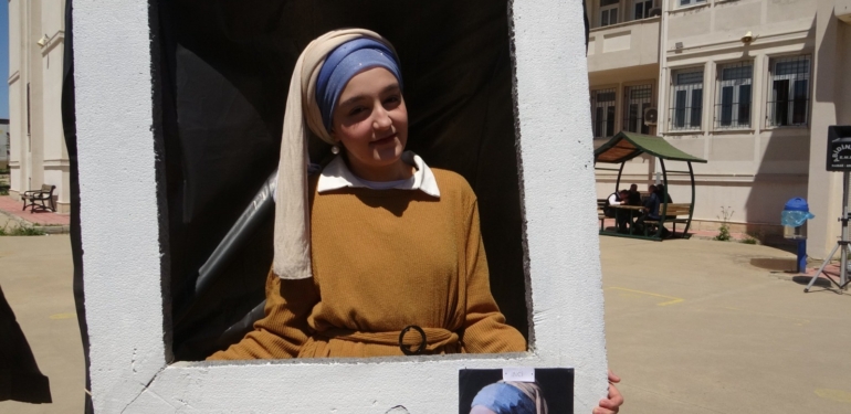 Öğrenciler Atıklardan ‘Yürüyen Tablolar’ Yaptı