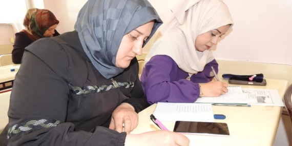 Kadınlar, Yıllar Sonra Okuma-Yazma Öğrenmenin Mutluluğunu Yaşıyor