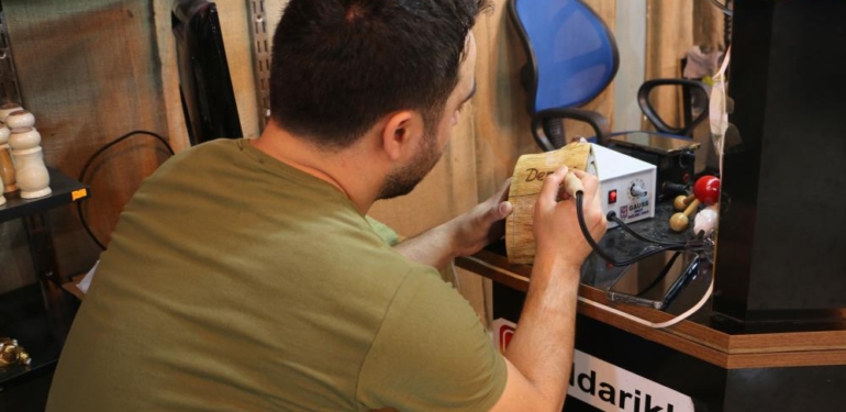 Diyarbakır’da Turistlerin Gözdesi Kişiselleştirilmiş Hediyelik Eşyalar