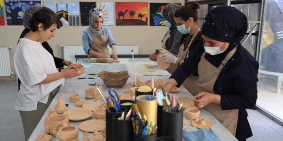 Diyarbakır’da 300 Kadın Kursiyer, Kendi İşini Kuracak Düzeyde Eğitim Alıyor