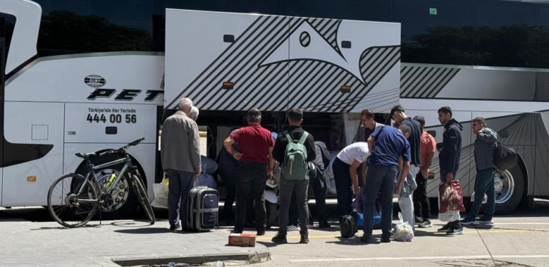 İstanbul Depreminin Ardından Memleketlere Dönüş Başladı