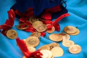 altin-fiyatlari-rekorlarin-ardindan-hafif-dusus-18509915_239_amp