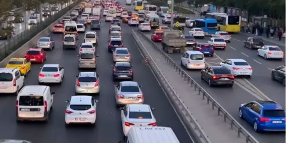 Araç Sahiplerinin 30 Nisan’a Kadar Taşıt Tanıma Sistemine Kayıt Olmaları Gerekiyor