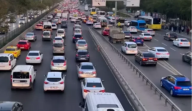 Araç Sahiplerinin 30 Nisan’a Kadar Taşıt Tanıma Sistemine Kayıt Olmaları Gerekiyor