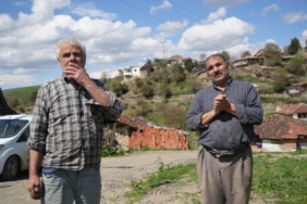 KONUŞAMAYAN MAHALLENİN SESSİZ ÇIĞLIĞI: SAĞIR VE DİLSİZLERLE DOLU BİR YAŞAM TÜRKİYE'DE EŞİ BENZERİ YOK: 'SAĞIR VE DİLSİZ MAHALLE' SAMSUN'DA KIRSAL MAHALLEDE SAĞIR VE DİLSİZ ORANI ENDİŞE VERİCİ SEVİYEDE MUHTAR: "ÇOCUKLAR SAĞIR VE DİLSİZ DOĞUYOR, SORUN DEVAM EDİYOR"