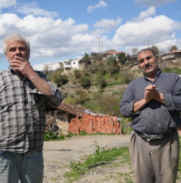 KONUŞAMAYAN MAHALLENİN SESSİZ ÇIĞLIĞI: SAĞIR VE DİLSİZLERLE DOLU BİR YAŞAM TÜRKİYE'DE EŞİ BENZERİ YOK: 'SAĞIR VE DİLSİZ MAHALLE' SAMSUN'DA KIRSAL MAHALLEDE SAĞIR VE DİLSİZ ORANI ENDİŞE VERİCİ SEVİYEDE MUHTAR: "ÇOCUKLAR SAĞIR VE DİLSİZ DOĞUYOR, SORUN DEVAM EDİYOR"