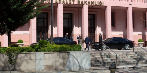 DEM Parti ile Adalet Bakanı Tunç Arasındaki Görüşmesi Başladı