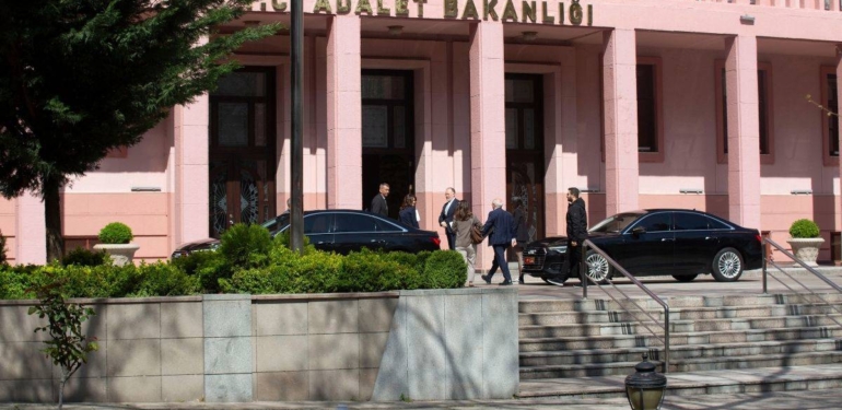 DEM Parti ile Adalet Bakanı Tunç Arasındaki Görüşmesi Başladı