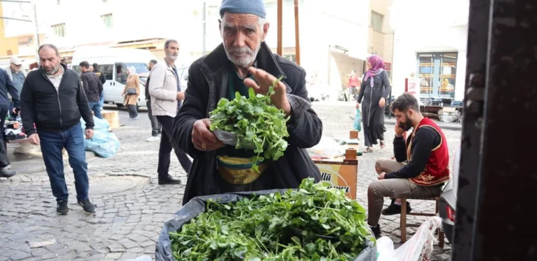 75’lik Dedenin 50 Yıllık Zorlu Mesaisi