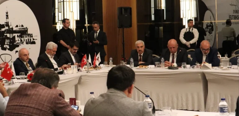 Diyarbakır’da “Süreç” polemiği! Ensarioğlu, STK’ları “Ölü Taklidi” Yapmakla Suçladı