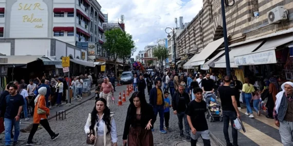 Diyarbakır’da Mahşeri Kalabalık!