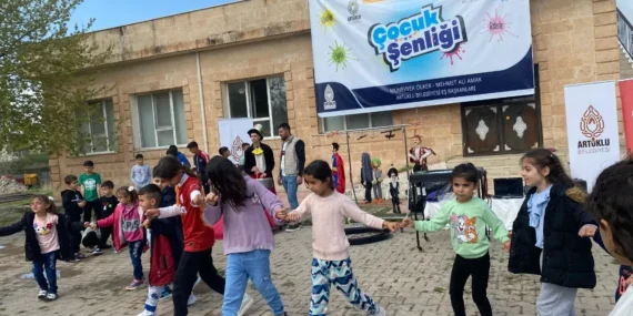 Köy Çocuklarına Bayram Eğlencesi