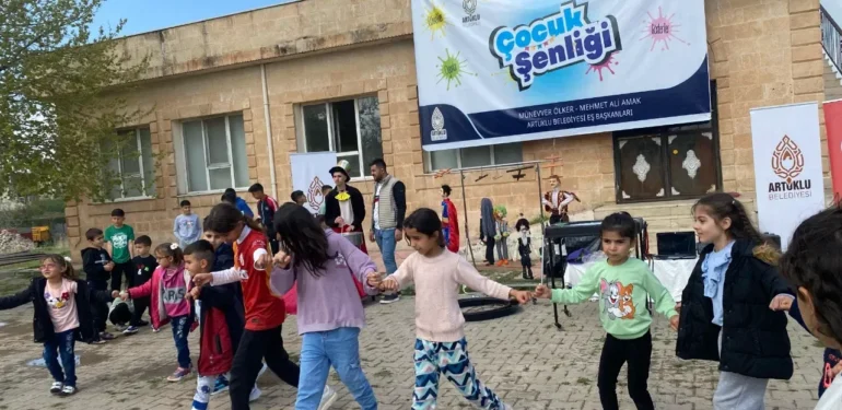 Köy Çocuklarına Bayram Eğlencesi