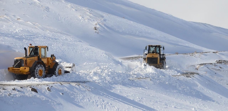 Siirt’te Nisan Ortası Yağan Kar Ulaşımı Aksattı