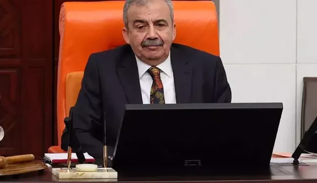 Sırrı Süreyya Önder’in Tedavi Gördüğü Hastaneden Açıklama: Hayati Tehlikesi Arttı