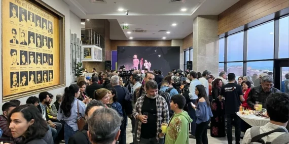 Diyarbakır’da Başlayan Tiyatro Festivali Bavê Teyar’a Atfedildi