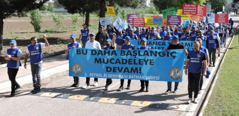 Tüpraş İşçileri Eylemlerini Sürdürüyor