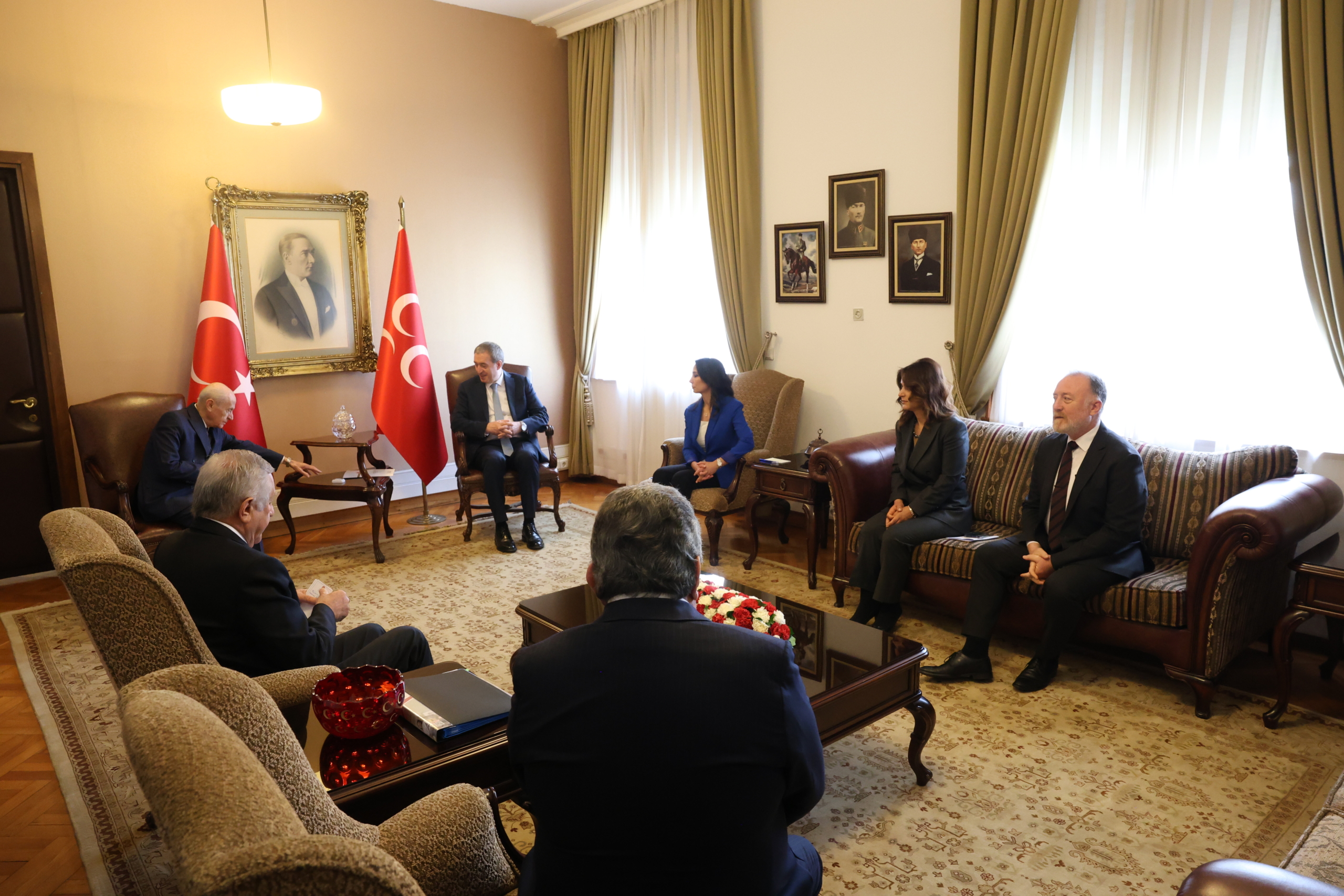DEM Parti-MHP Görüşmesi Bitti: Bahçeli, Heyeti Kapıda Tokalaşarak Uğurladı