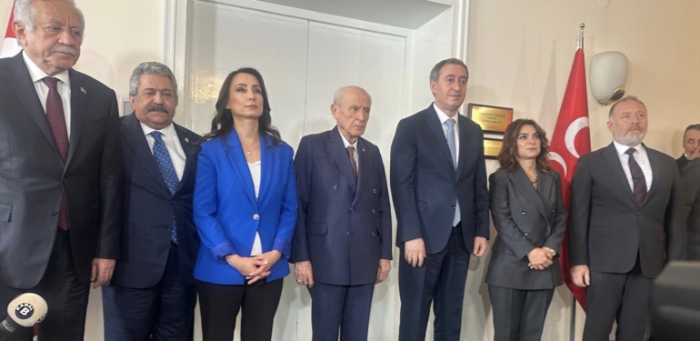 DEM Parti-MHP Görüşmesi Bitti: Bahçeli, Heyeti Kapıda Tokalaşarak Uğurladı