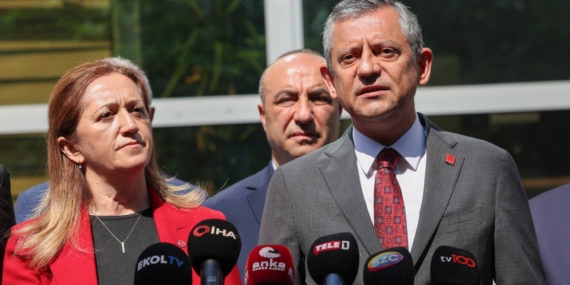 Özgür Özel DİSK’i Ziyaret Etti: Asgari Ücrete Ara Zam İçin Mücadeleyi Büyütmeliyiz