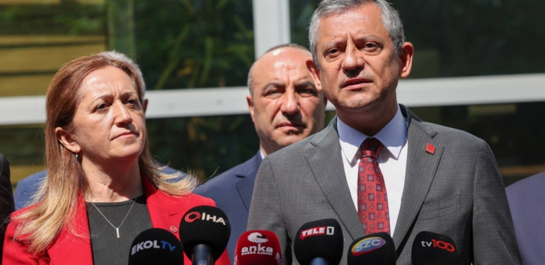 Özgür Özel DİSK’i Ziyaret Etti: Asgari Ücrete Ara Zam İçin Mücadeleyi Büyütmeliyiz