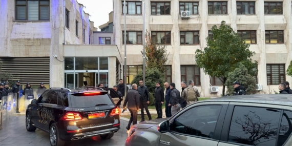 Kayyumlar Geri mi Çekilecek?