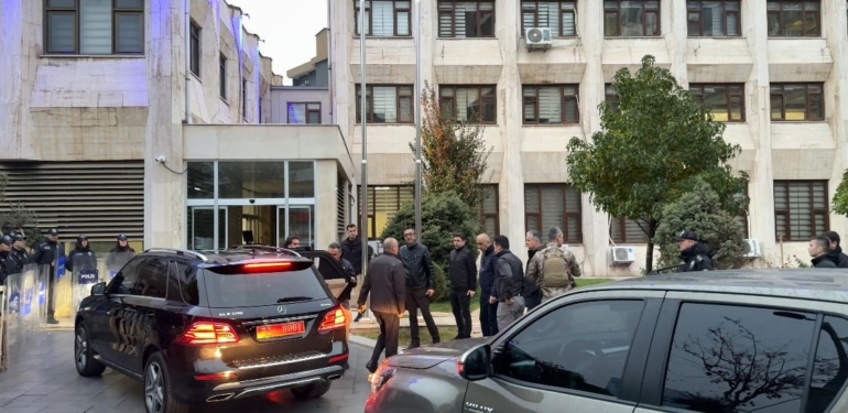 Kayyumlar Geri mi Çekilecek?