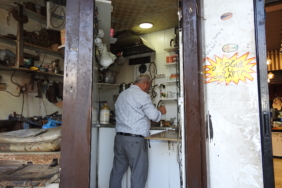 Çaycı İsmet Usta’nın Ocağı 35 Yıldır Bir Metrekarelik Dükkanda Kaynıyor