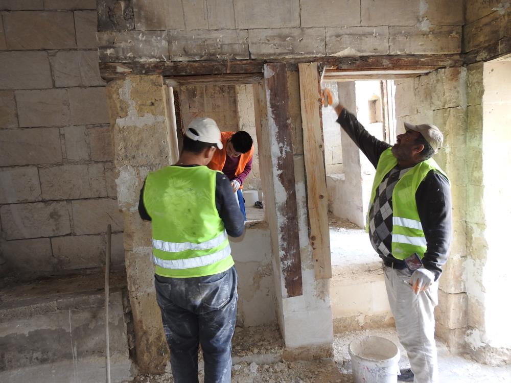 Taş Ustaları 1 Mayıs'ta Da Ekmeklerini Taştan Çıkartıyor 3 Taş Ustaları 1 Mayıs'ta Da Ekmeklerini Taştan Çıkartıyor