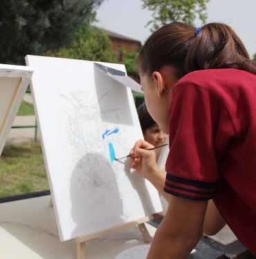 CİZRE'DE "OKULUMLA SOSYALLEŞİYORUM" PROJESİYLE ÖĞRENCİLER AÇIK HAVADA SANATLA BULUŞTU