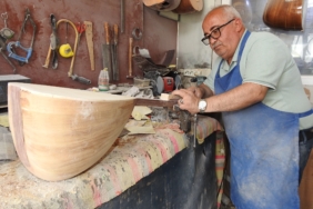 35 YILDIR İMALATINI YAPTIĞI BAĞLAMALARI ÇALAMAYAN USTANIN ÜZÜNTÜSÜ