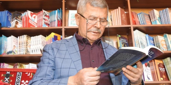 Çocukken Başladığı Okuma Tutkusunu 60 Yıldır Sürdürüyor