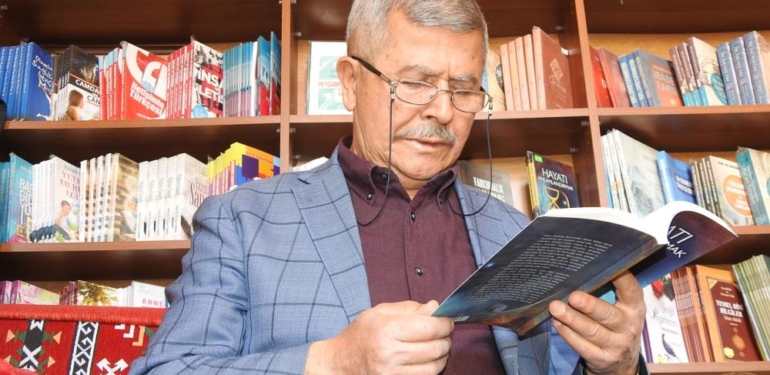 Çocukken Başladığı Okuma Tutkusunu 60 Yıldır Sürdürüyor