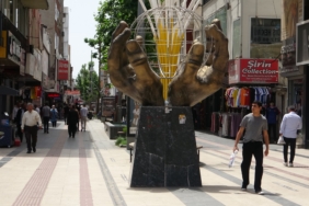 BATMAN'DA ESNAFTAN 'TERÖRSÜZ TÜRKİYE' SÜRECİNE DESTEK: "HUZUR VE GÜVEN ORTAMI EKONOMİYİ DE CANLANDIRACAK"