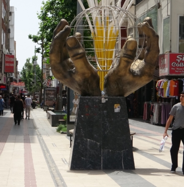 BATMAN'DA ESNAFTAN 'TERÖRSÜZ TÜRKİYE' SÜRECİNE DESTEK: "HUZUR VE GÜVEN ORTAMI EKONOMİYİ DE CANLANDIRACAK"