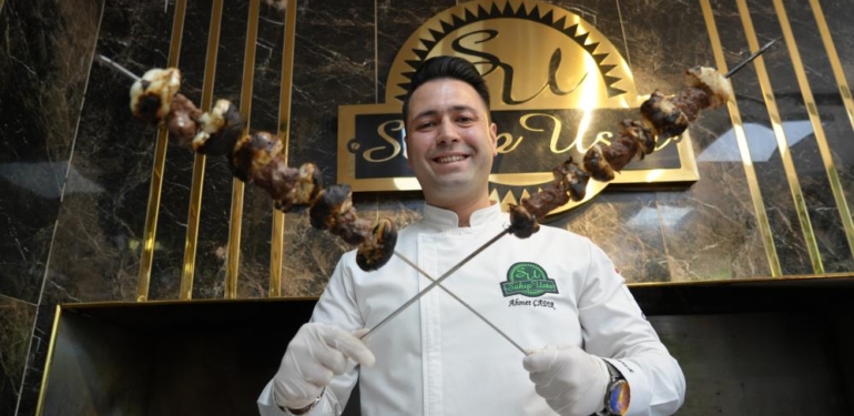 Yılda Sadece 3 Hafta Yapılan Sarımsak Kebabı Damak Çatlatıyor