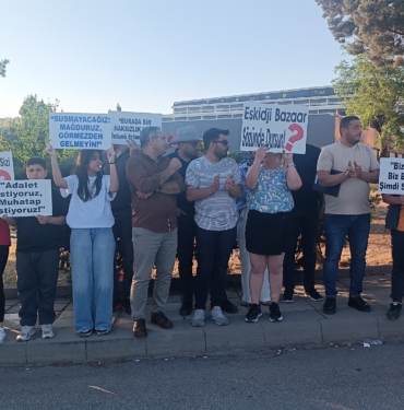 ANPA GROSS AVM'DEN SÖZLEŞMESİ DEVAM EDEN İŞ YERLERİNE 'BOŞALTIN' TEBLİGATI MAĞDUR OLAN ESNAF VE ÇALIŞANLAR EYLEM YAPTI, AVM YÖNETİMİNİN GERİ ADIM ATMASINI İSTEDİ