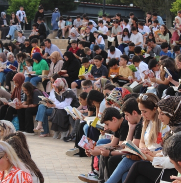 SİİRT'TE ÖĞRENCİLER VE VELİLER BİRLİKTE KİTAP OKUDU