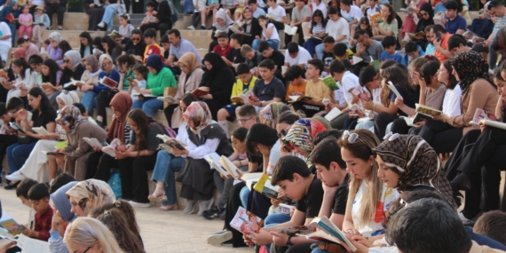 Teknolojiye Ara, Kitaba Merhaba: Öğrenciler ve Veliler Birlikte Kitap Okudu