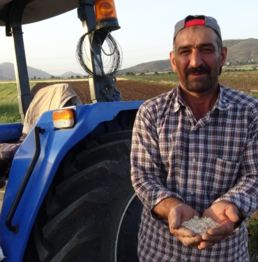 GERCÜŞ'TE ÇİFTÇİLER KARPUZ VE KAVUN TOHUMLARINI EKMEYE BAŞLADI